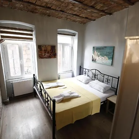 Taksim Sofa House By Rodin